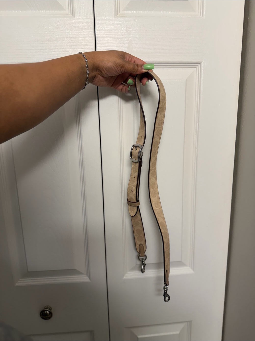 coach purse strap with silver hardware.